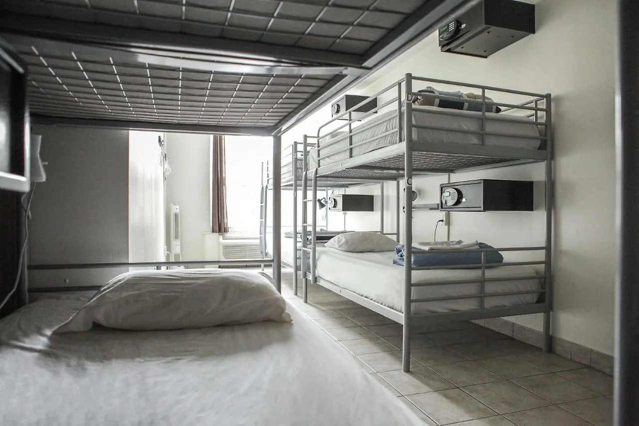 Hi Toronto Hostel 0*,